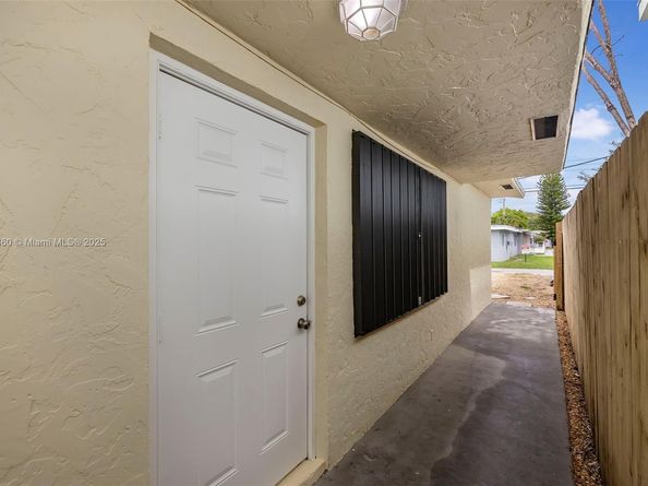 2033 Dewey St, Hollywood FL 33020