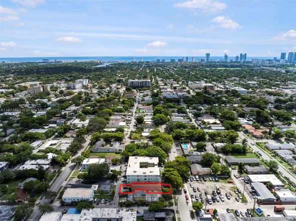 2033 Dewey St, Hollywood FL 33020