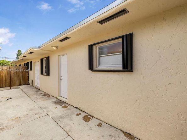 2033 Dewey St, Hollywood FL 33020