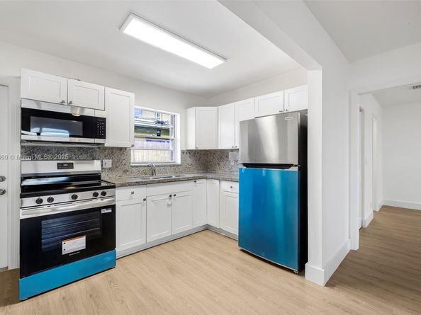2033 Dewey St, Hollywood FL 33020