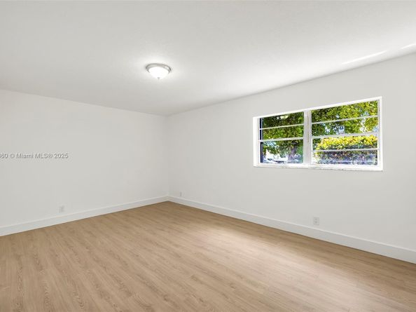 2033 Dewey St, Hollywood FL 33020