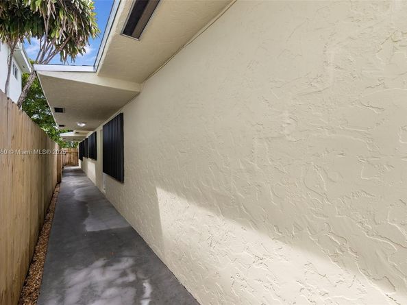 2033 Dewey St, Hollywood FL 33020