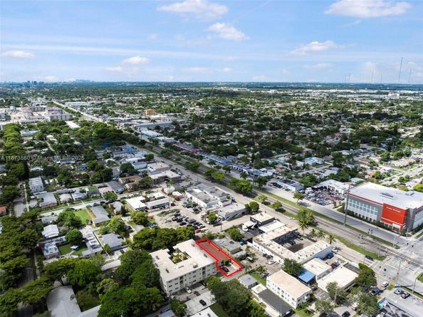 2033 Dewey St, Hollywood FL 33020