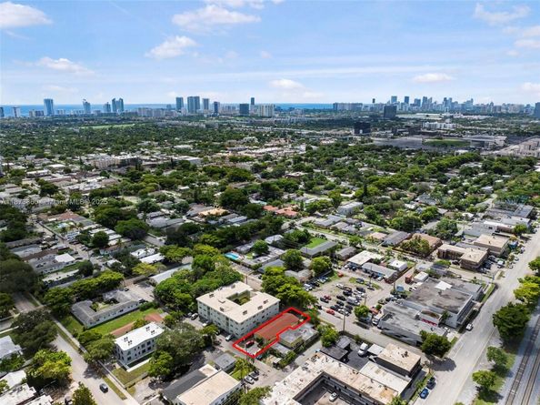 2033 Dewey St, Hollywood FL 33020