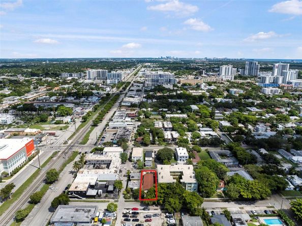 2033 Dewey St, Hollywood FL 33020