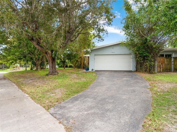 17600 SW 91st Ave, Palmetto Bay FL 33157