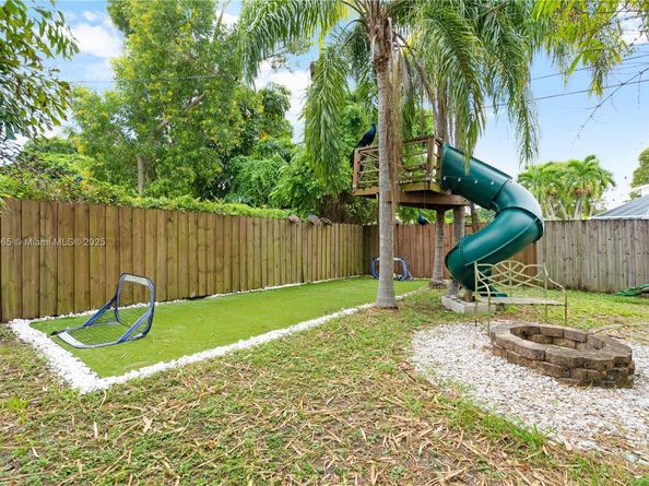 17600 SW 91st Ave, Palmetto Bay FL 33157