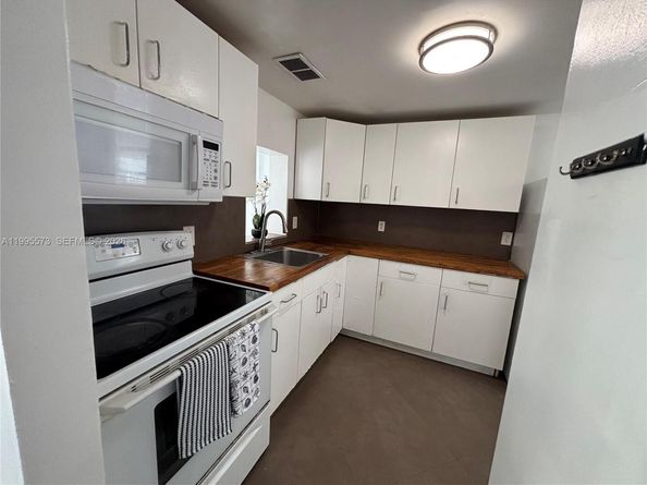 3660 NE 166th St 215, North Miami Beach FL 33160