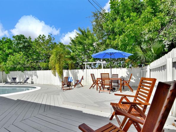 730 N 64th Ave, Hollywood FL 33024