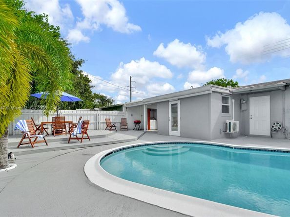 730 N 64th Ave, Hollywood FL 33024