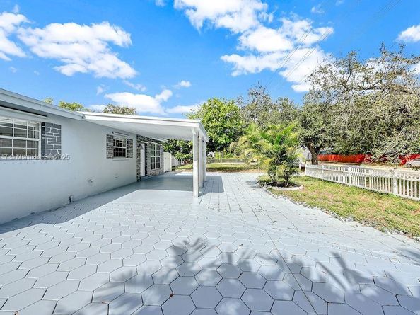 730 N 64th Ave, Hollywood FL 33024