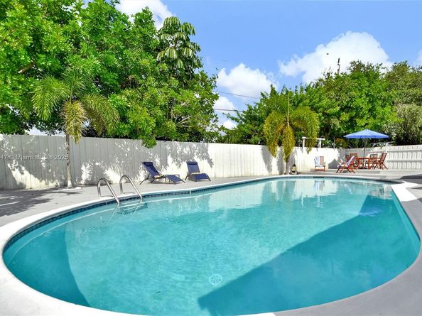 730 N 64th Ave, Hollywood FL 33024
