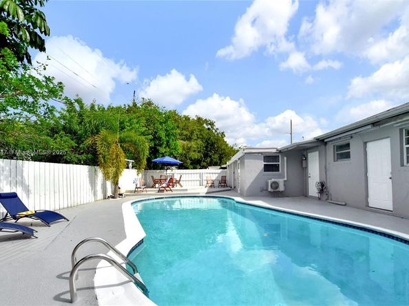 730 N 64th Ave, Hollywood FL 33024