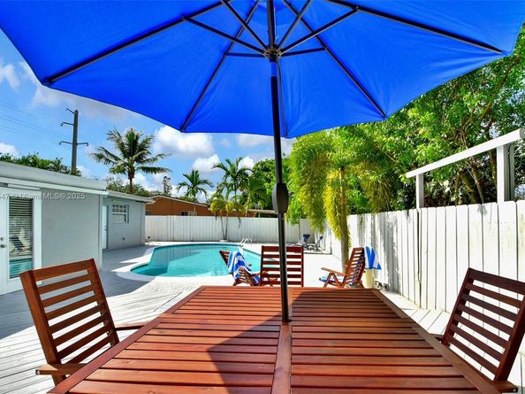 730 N 64th Ave, Hollywood FL 33024