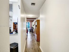 250 Jacaranda Dr 206, Plantation FL 33324