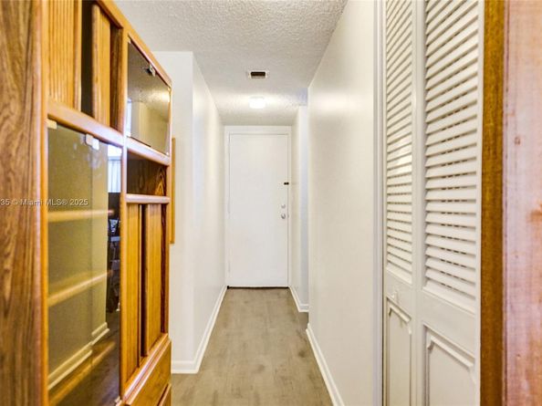 250 Jacaranda Dr 206, Plantation FL 33324