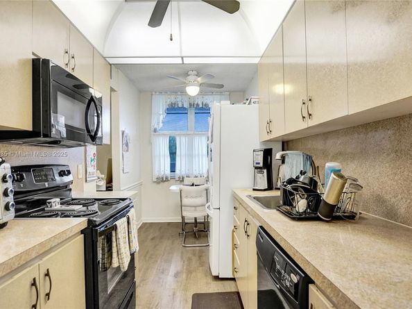 250 Jacaranda Dr 206, Plantation FL 33324