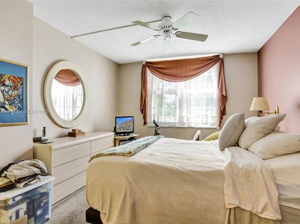 250 Jacaranda Dr 206, Plantation FL 33324