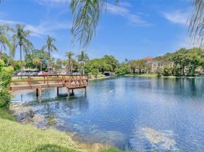 250 Jacaranda Dr 206, Plantation FL 33324