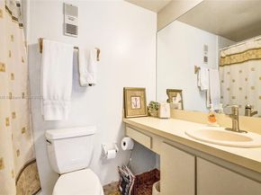 250 Jacaranda Dr 206, Plantation FL 33324