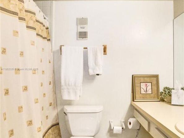 250 Jacaranda Dr 206, Plantation FL 33324