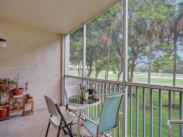 250 Jacaranda Dr 206, Plantation FL 33324