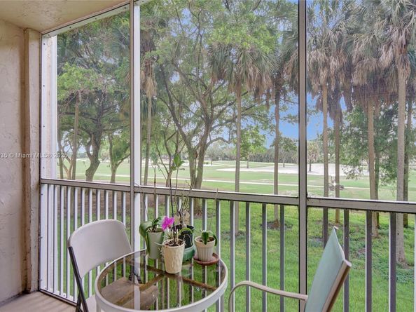 250 Jacaranda Dr 206, Plantation FL 33324