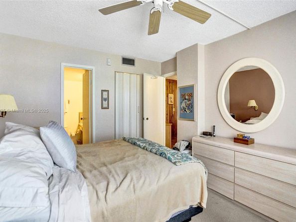 250 Jacaranda Dr 206, Plantation FL 33324