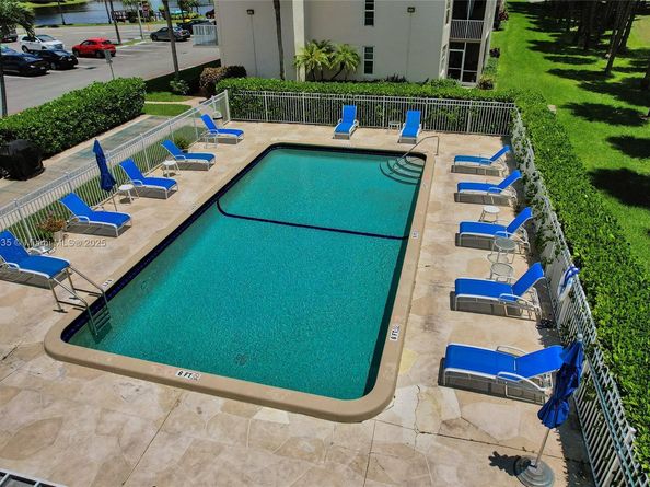 250 Jacaranda Dr 206, Plantation FL 33324