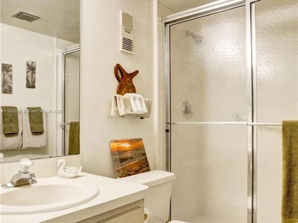 250 Jacaranda Dr 206, Plantation FL 33324