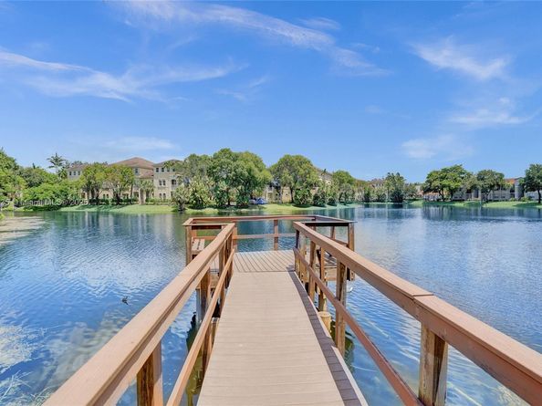 250 Jacaranda Dr 206, Plantation FL 33324