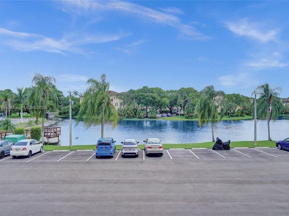 250 Jacaranda Dr 206, Plantation FL 33324