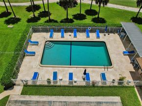 250 Jacaranda Dr 206, Plantation FL 33324