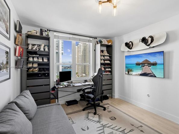 701 Brickell Key Blvd 1106, Miami FL 33131