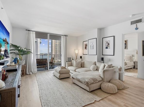 701 Brickell Key Blvd 1106, Miami FL 33131