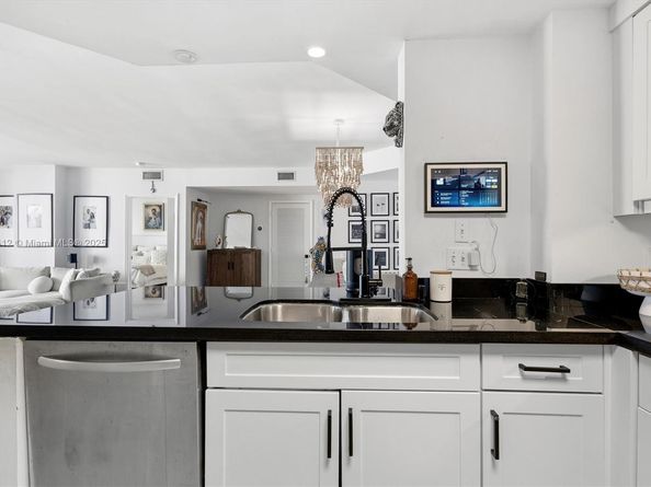 701 Brickell Key Blvd 1106, Miami FL 33131