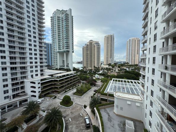 701 Brickell Key Blvd 1106, Miami FL 33131