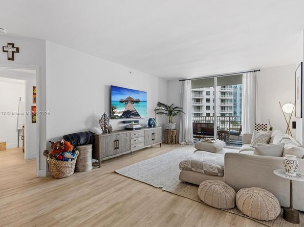 701 Brickell Key Blvd 1106, Miami FL 33131