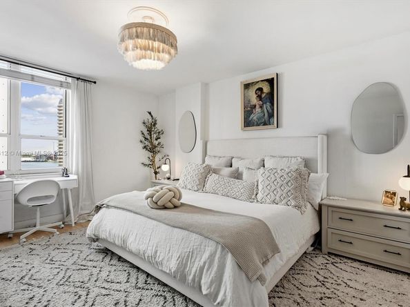 701 Brickell Key Blvd 1106, Miami FL 33131