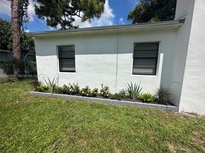 215 SW 21st Way, Fort Lauderdale FL 33312