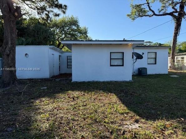 215 SW 21st Way, Fort Lauderdale FL 33312