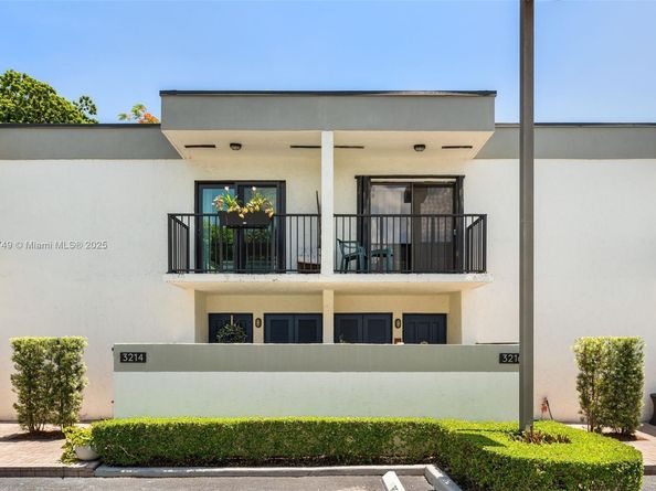 3214 W Trade Ave III5, Miami FL 33133