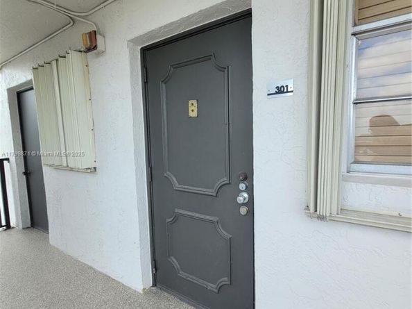 14140 SW 84th St 301H, Miami FL 33183