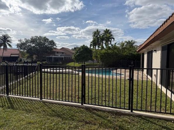 1875 NW 93rd Way, Plantation FL 33322