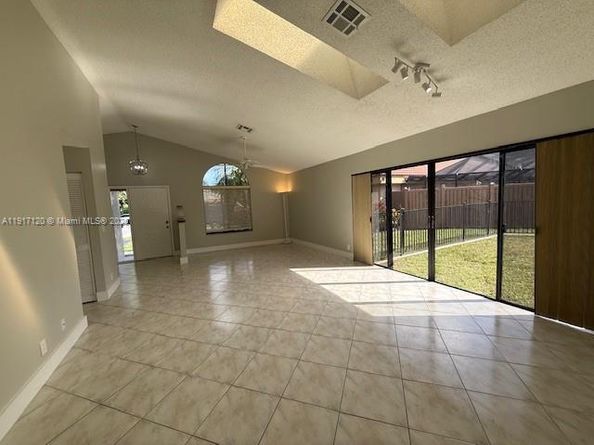 1875 NW 93rd Way, Plantation FL 33322