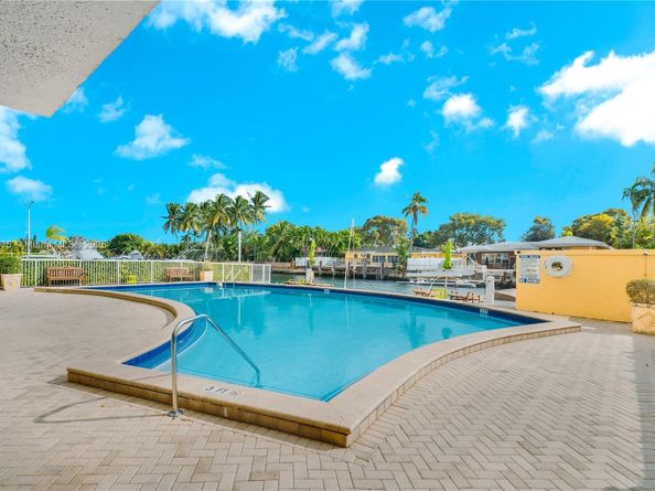 2020 NE 135th St 805, North Miami FL 33181