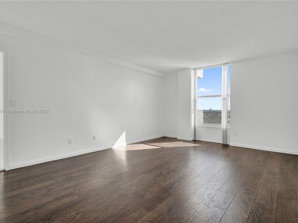 2020 NE 135th St 805, North Miami FL 33181