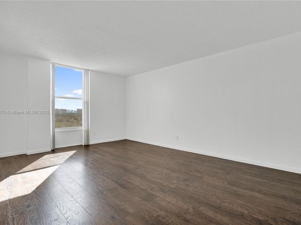 2020 NE 135th St 805, North Miami FL 33181