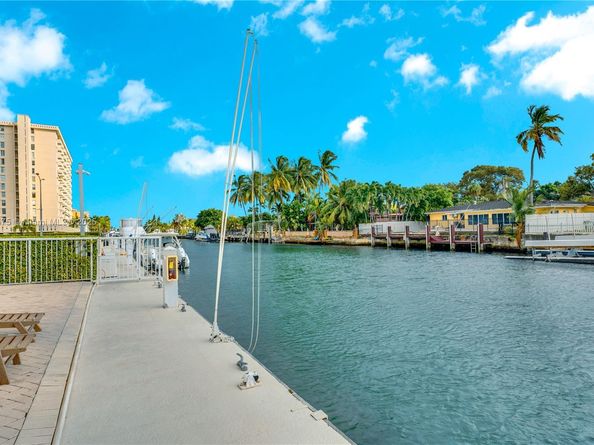 2020 NE 135th St 805, North Miami FL 33181