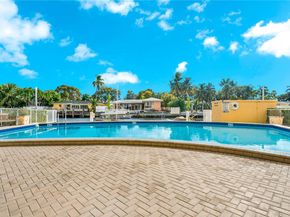 2020 NE 135th St 805, North Miami FL 33181